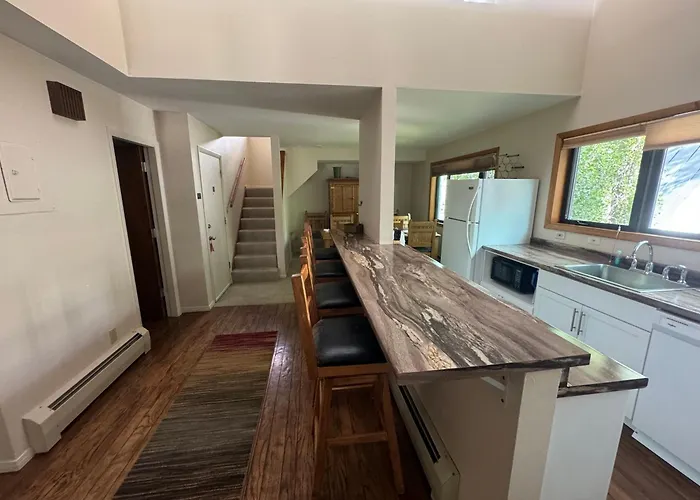 Shadow Mountain Lodge